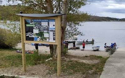Azalpen panelak Uribarri Ganboako urtegi azpian desagertutako herriak gogorarazteko