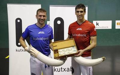 Urrizak eta Endikak ezaugarri desberdinetako materiala aukeratu dute final handirako