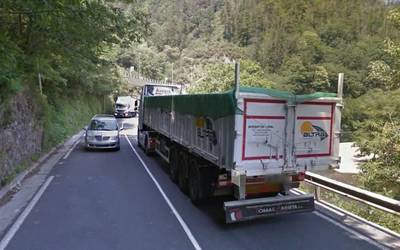 Seguruenik urte bukaera arte errepide zaharretik ibili beharko dute kamioiek, autoek eta bizikletek