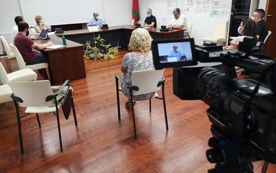 Udaletxeko aretora bueltatu dira osoko bilkura egitera