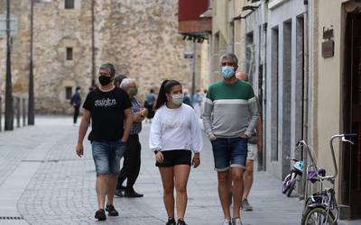 842 positibo berri hauteman dituzte atzo Hego Euskal Herrian egindako probek