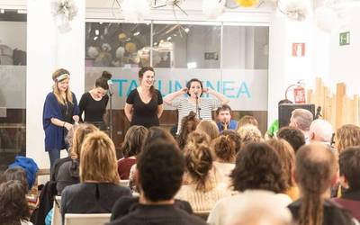 'Ez da kasualitatea' bertso musikatuen emanaldia zapatuan