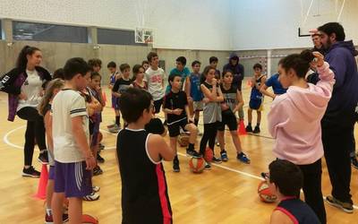 Astebete barru ekingo dio Ointxe!-k Saski Eskolari