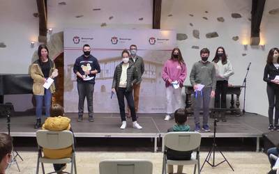 Beasaingo Igartza Jauregia prosaz, bertsoz eta olerkiz bete zen XXX. idazlehiaketako sari banaketan