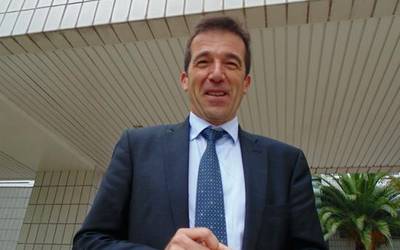 "Posible al da ardura kolektiboa indartzea, horretarako autoritarismoa eta beldurra erabili gabe?"
