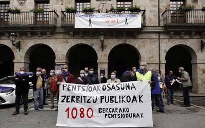 "Ongizate-sistema indartsu bat" defendatuz, manifestazioa egin zuten atzo Bergarako pentsiodunek