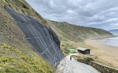Barinatxeko pasealekua zabaldu dute berriro