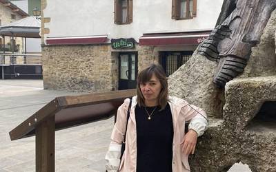 "Fibromialgia eta halako gaitzak ez dira sendatzen; arintzeko soinketa egin behar dute, eta ikastarora etortzea animatzen diet"