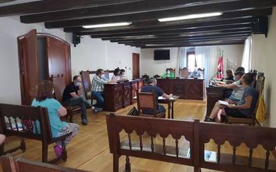 Alkateak uko egin dio EH Bilduren bi mozio ubalbatzara eramateari, oposizioko taldeak salatu duenez