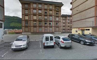 Udalak diruz lagundu du Santa Marinako plazaren eraberritzea