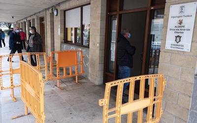 Zozketak hasita, pase onaren zain daude herriko ehiztariak