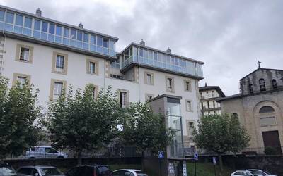 Mizpirualdeko egoiliar bat hil da COVID-19arekin