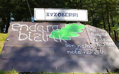 'Haizeak mugituko ez duen auzoa' dela argi utzi dute Lesakako Auzoberrin