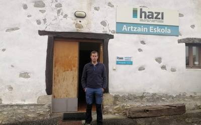 Artzain eskolan ikasten, ogibide berri baten bila