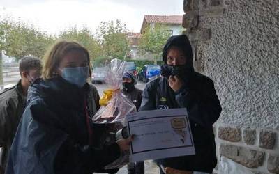 Iker Etxeberria zumaiarrak irabazi du elkarte arteko arrantza txapelketa