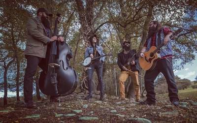 Moonshine Wagon Orozkorock jaialdian ikusteko sarrera bikoitzaren zozketa