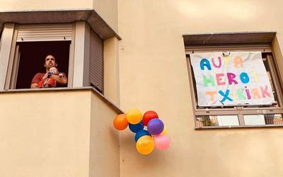 Izurrite garai hauetan umeen eta nerabeen bizipenak jasotzeko ekimena jarri du abian Atxutxiamaikak