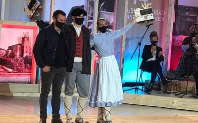 Bizkargi musika eta dantza eskolako Laura Bastida eta Ekain Uzkudun dantzariek bigarren egin dute Euskal Herriko 44. Dantza Txapelketan