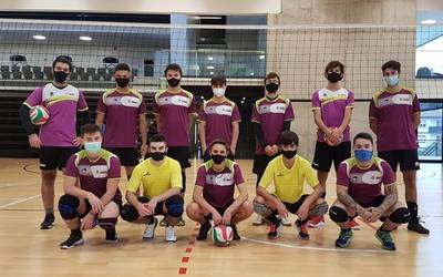 Arizmendi Ikastolako mutilen boleibol taldeak garaipena eskuratu du estreinako partiduan