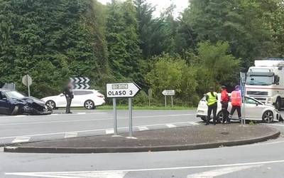 Bi autoren arteko istripua izan da Olaso parean