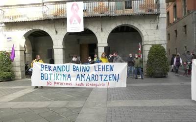 Amarotz auzoko bizilagunak auzoan botikina  izateko mobilizazioak egiten hasi dira