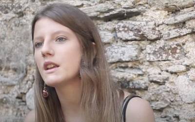Esti Markezek bere lehen abestia aurkeztu du
