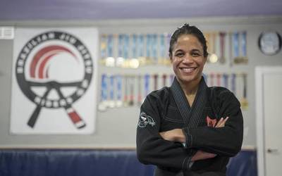 Abu Dhabiko mundialera joan ahal izateko zozketa abiatu du Naiomi Matthews borrokalariak