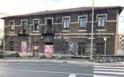 Nekazaritza Sindikatuaren eraikina eraitsi dute