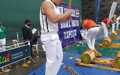 Euskal Herriko hirugarren mailako aizkora txapelketako finalerako txartela lortu du Julen Olano leitzarrak