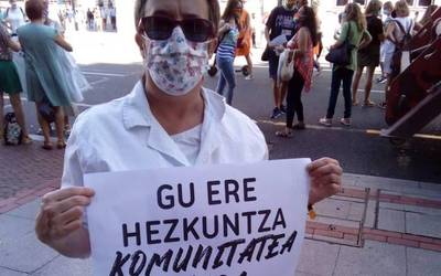 “Jantokietako langileoi ikusezinak izango bagina bezala tratatzen gaituzte”