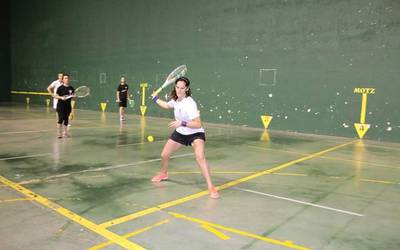 Eguenean erabakiko dute Frontenis Txapelketa egin ala ez