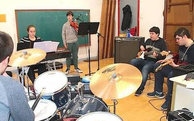Musika Tantak, formatu txikiko kontzertuak