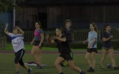 Liga txapelketa hasteko data barik ere, gogotsu entrenatzen dihardute errugbiko neskek