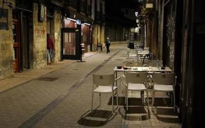 Semaforo gorridun herrietako ostalaritzaren ordutegi berria nabaria izan da
