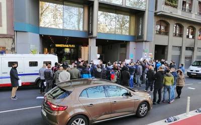 LABek eta ELAk salatu dute Ertzaintzak sindikatuetako ordezkariei eragotzi diela GESTAMPekin bilerara sartzea