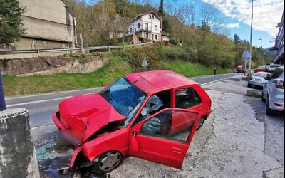 Auto batek istripua izan du Elgoibarren, Deba kalean