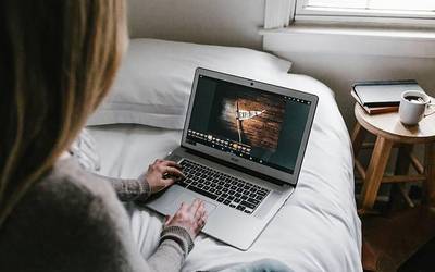 Gailu digitaletarako dirulaguntzak eskatzeko epea zabalik