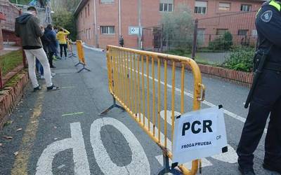 PCR probak egitera deitu dituzte 13 eta 40 urte arteko bergararrak