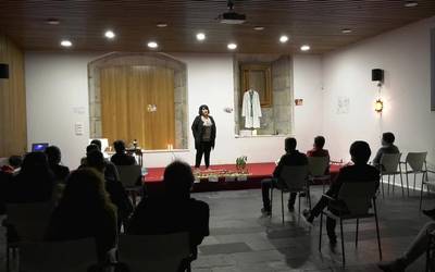 “Bizitza eta heriotzaren arte zubia” tailerra eman zuen Agurtzane Garmendiak