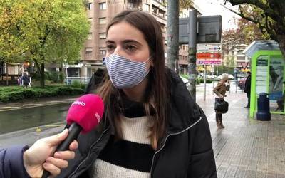 [BIDEOA-INKESTA] Autobus erabiltzaileak, jende-pilaketekin kezkatuta