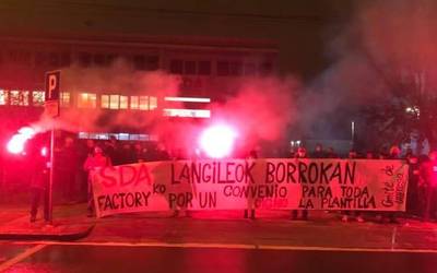 Greba SDA Factoryn, hitzarmenaren alde eta langile berrien diskriminazioaren aurka