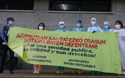 Osakidetzako erabiltzaileak eta langileak batu dira gaur osasun sistema publikoaren defentsan