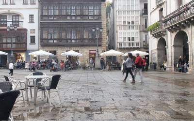 Debagoienean 77 positibo atzeman dituzte, pandemiako daturik altuena egun bakarrean
