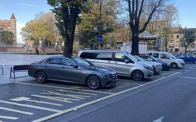 Taxilagun zerbitzua ipini dute Durangon, adineko herritarren mugikortasuna errazteko