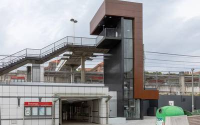 Astelehenean hasiko da funtzionatzen metro-geltokiko igogailu berria