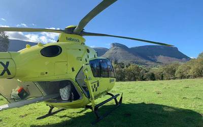 Abere batek zapaldu ostean, erietxera eraman dute pertsona bat helikopteroz