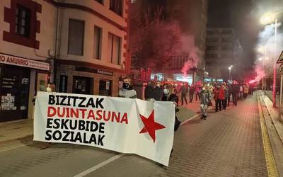 "Kapitalaren neurrien aurrean" eskubide sozialak aldarrikatu dituzte Amurrio eta Laudion