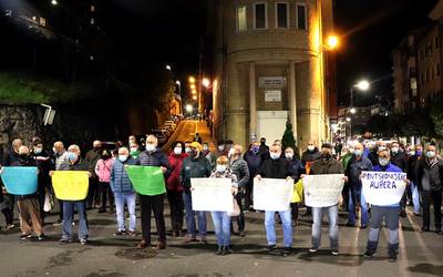 Pentsiodunen Mugimenduak, Euskal Herriko Eskubide Sozialaren Karta sinatu zuten eragile eta norbanakoek eta dozenaka herritarrek egin dute bat Osakide