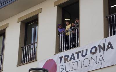 'Cholitas' dokumentalaren emanaldiak abiatuko du, bihar, azaroaren 25aren bueltan antolatutako egitaraua