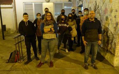 "Hemen barruan dagoena zerbait bizia da"